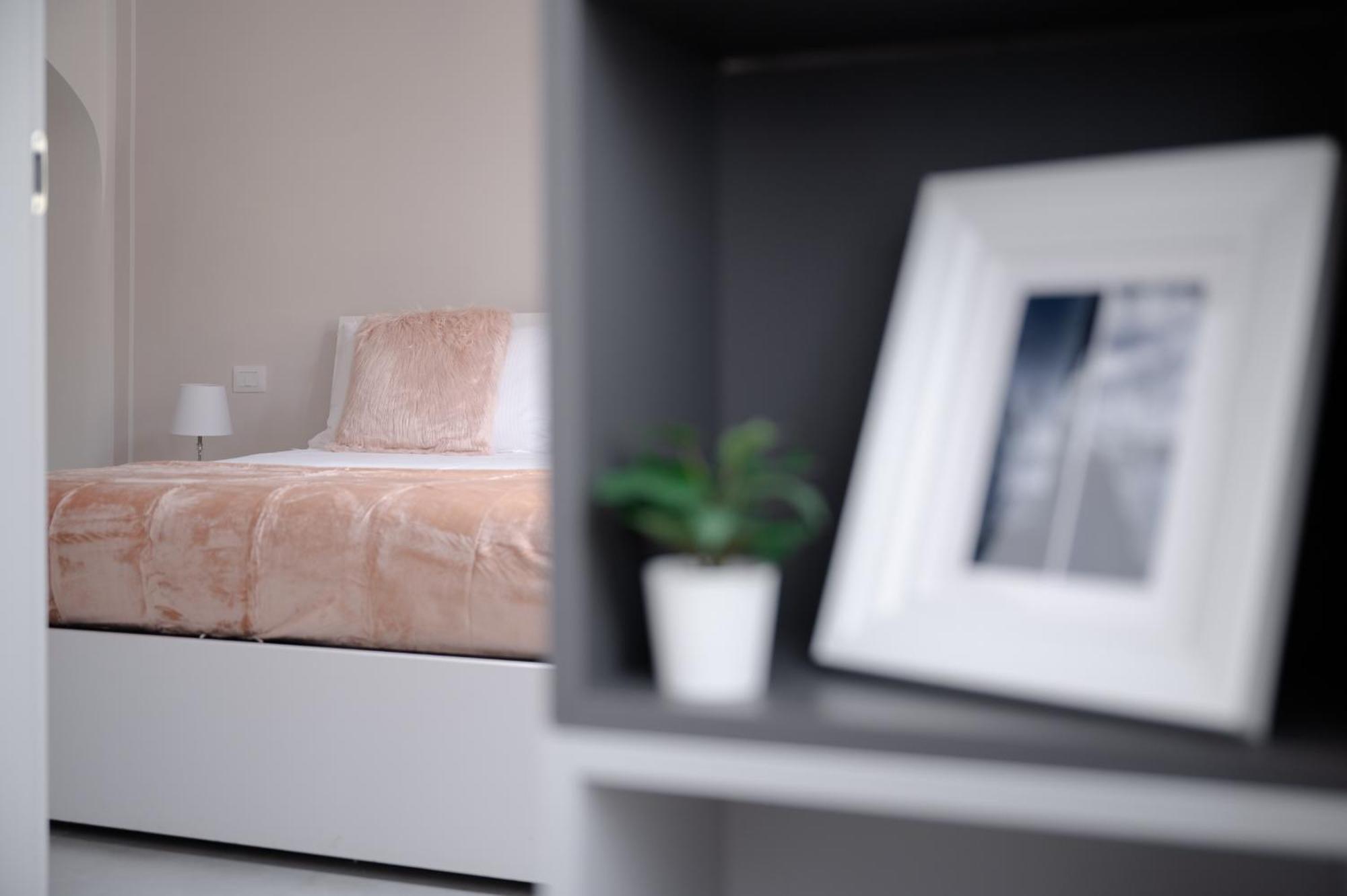 Via Ponte Alle Mosse, 19 - Florence Charming Apartments - A Chic, Newly Renovated Apartment Near Tram Leopolda, A Few Min From Downtown Eksteriør billede